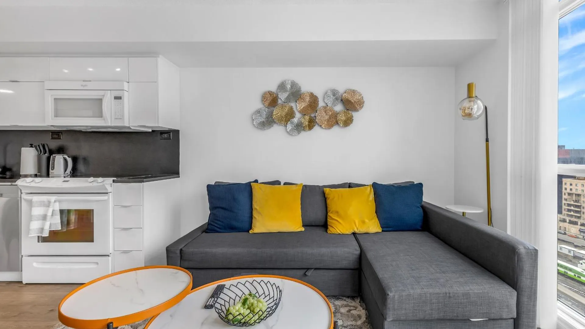 Beautiful 2 Bedroom Downtown Toronto Condo Apartmán